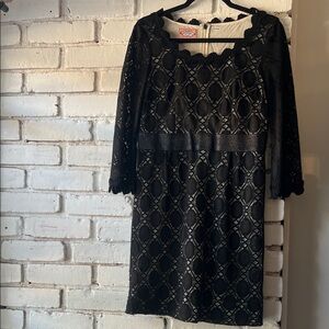 Elegant Black Lace Dress crop sleeve fitted scoop neck. * slight pilling in pic